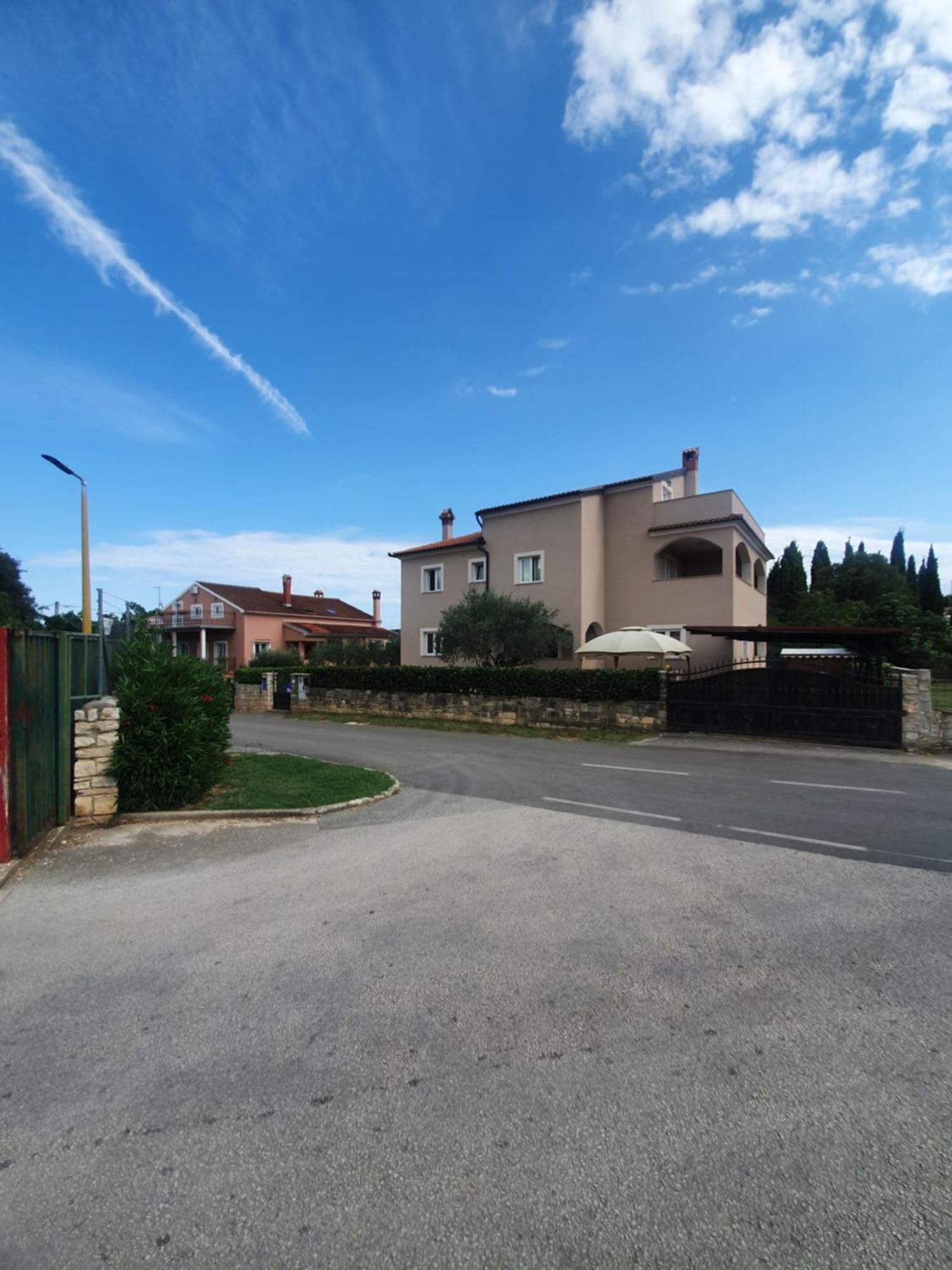 Apartment And Room Marlen Rovinjsko Selo Εξωτερικό φωτογραφία