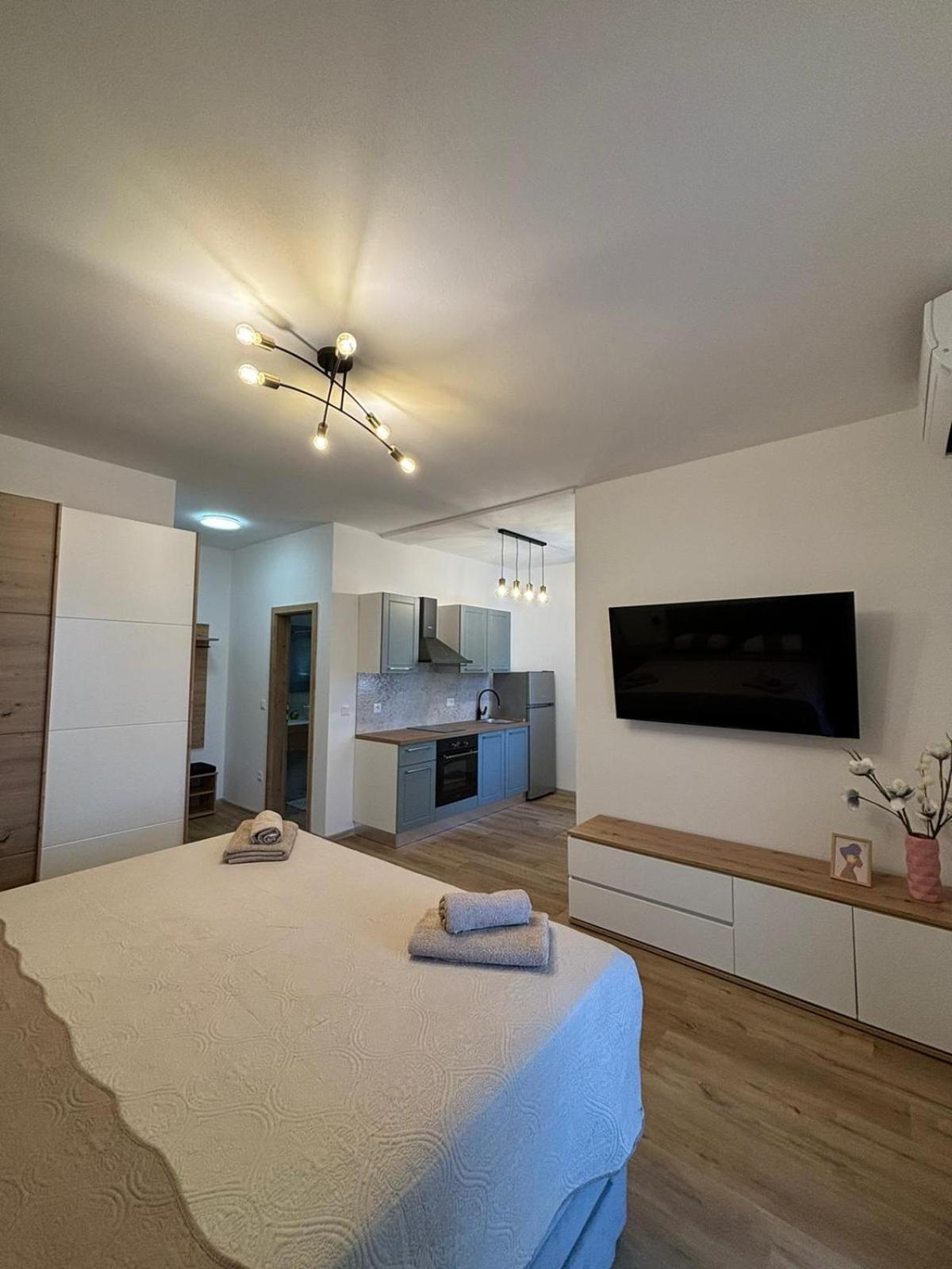 Apartment And Room Marlen Rovinjsko Selo Εξωτερικό φωτογραφία